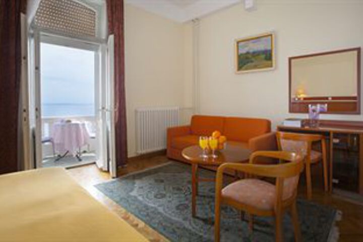Room 18 of 18