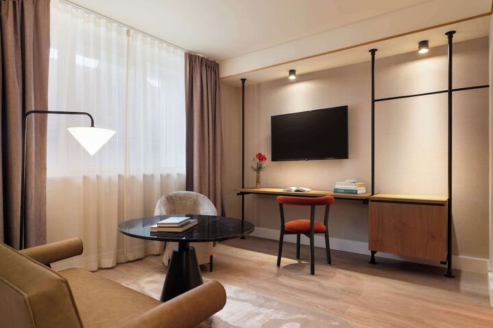 Room 42 of 74