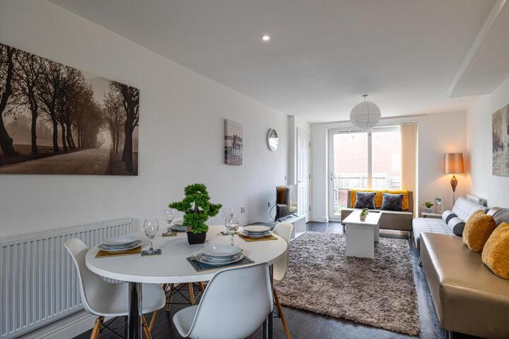 Stanley Sparkle Stays - 4BRooms 4Beds, Prkg, Wifi