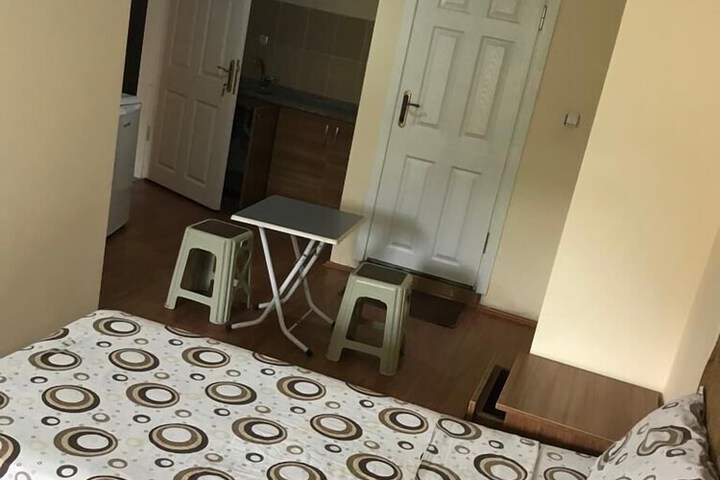 Room 4 of 18