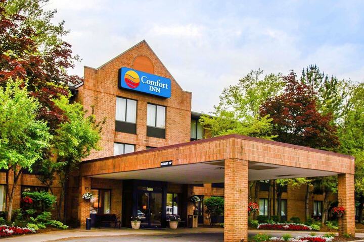 Comfort Inn Livonia Livonia | Bookonline.com