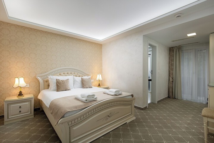 Room 16 of 103