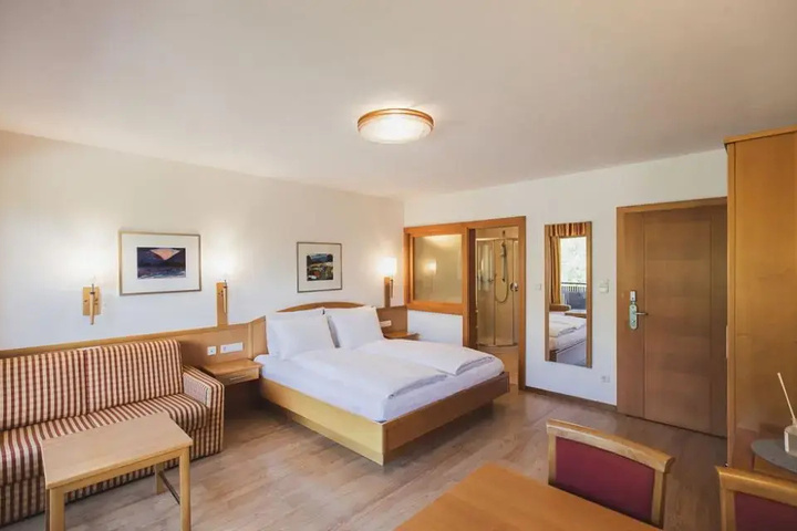 Room 2 of 23