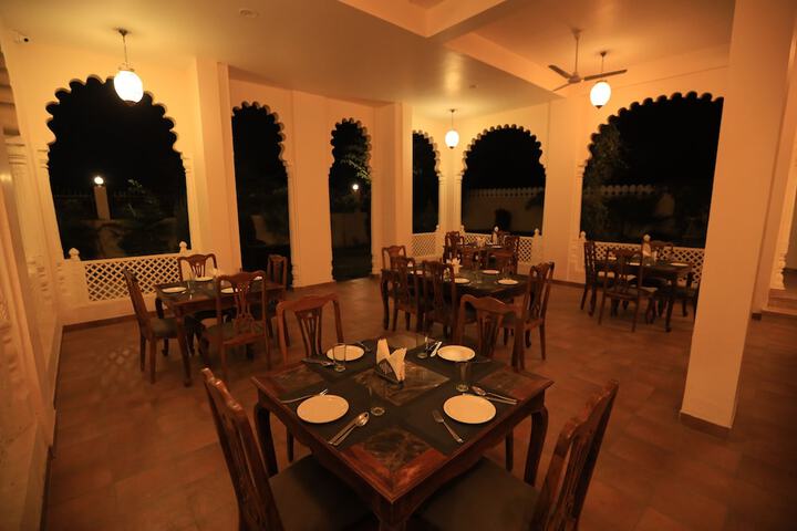 Dining 27 of 40