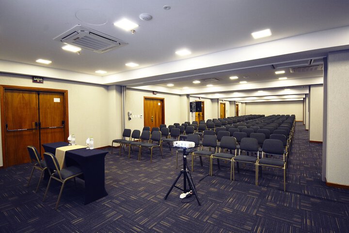 Ballroom/Hall 108 of 132