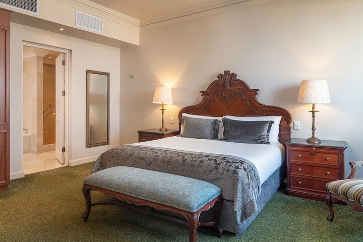 Room 32 of 93