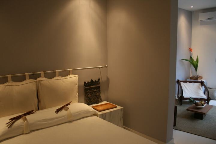 Room 9 of 106