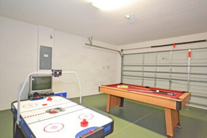 Room 10 of 26