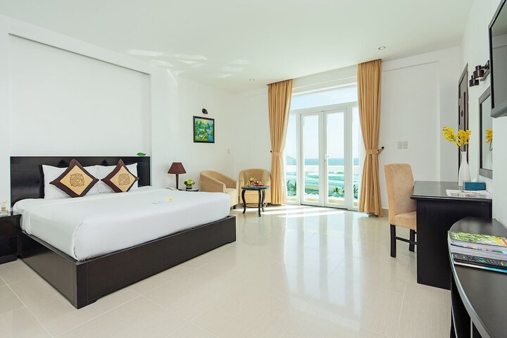 Room 16 of 80