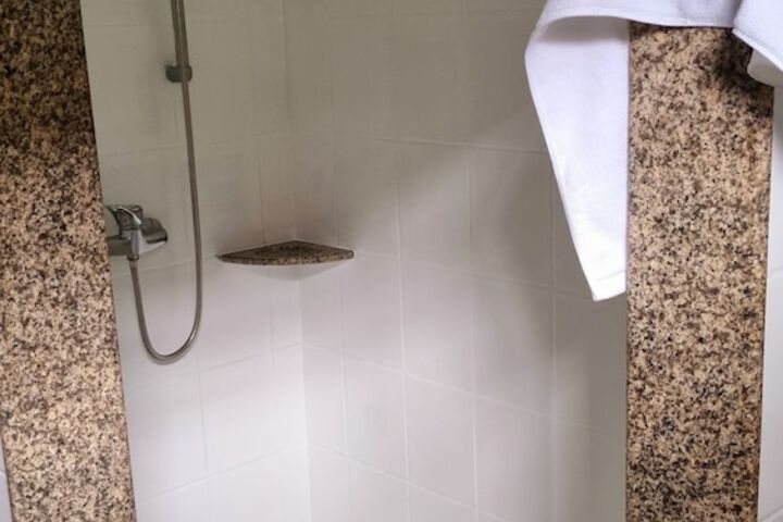 Room 15 of 22