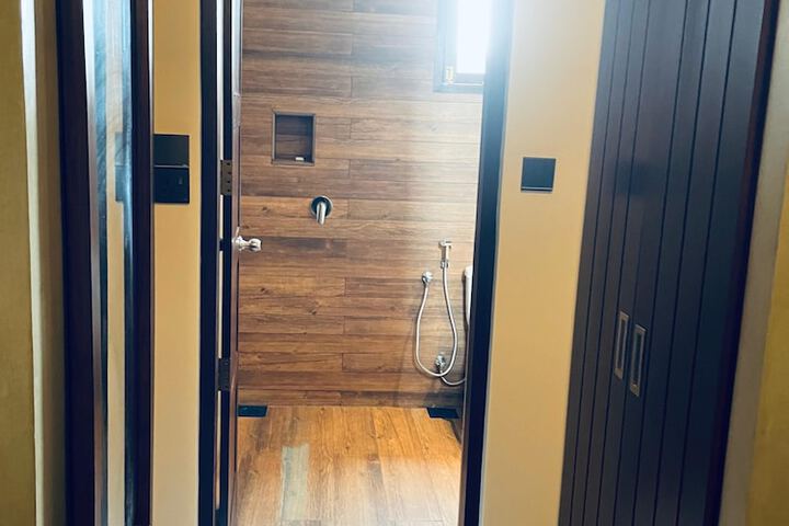 Room 6 of 14