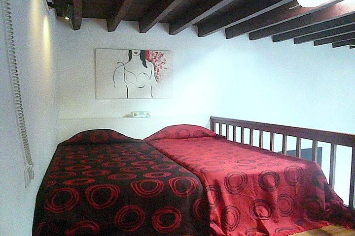 Room 9 of 10