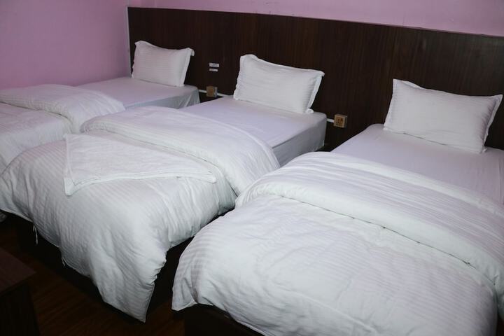 Room 17 of 27