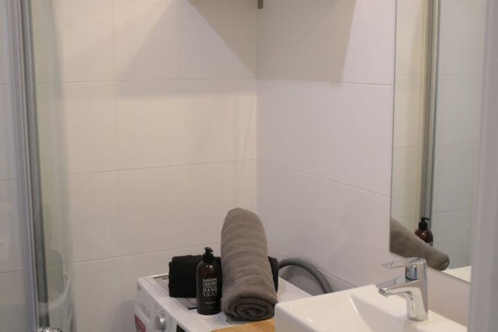 Room 28 of 46