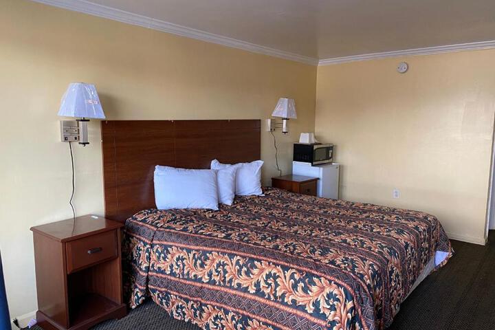 1 King Bed