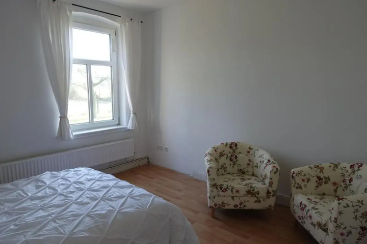 Room 6 of 9