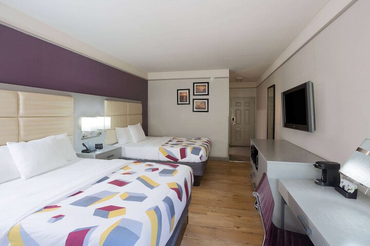 Room 10 of 29
