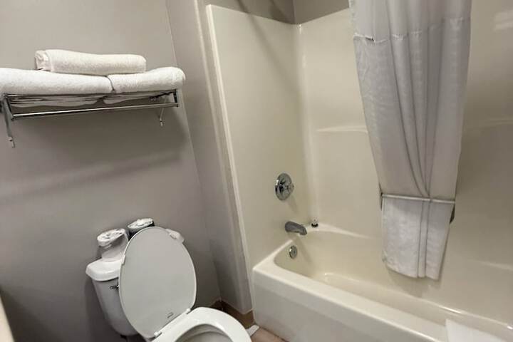 Room 25 of 27