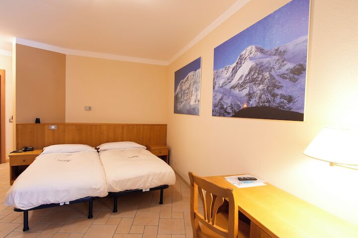 Room 21 of 49
