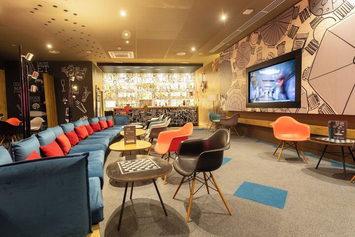 Lounge 80 of 105