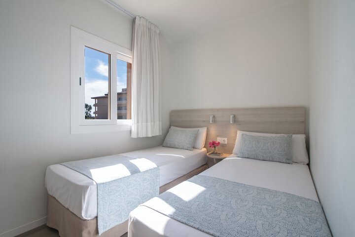 Room 14 of 50