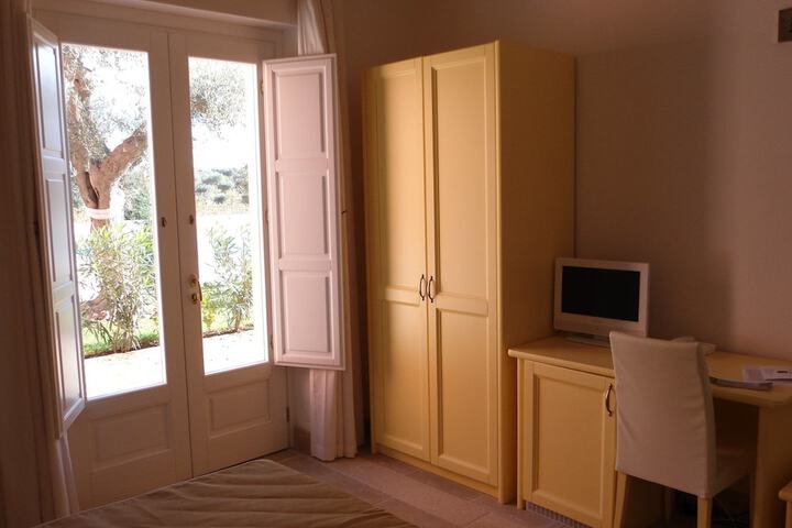 Room 12 of 37