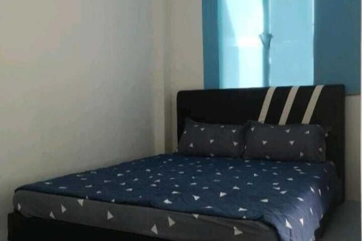Room 5 of 8