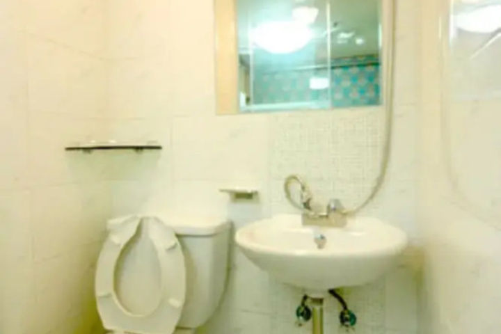 Room 7 of 11