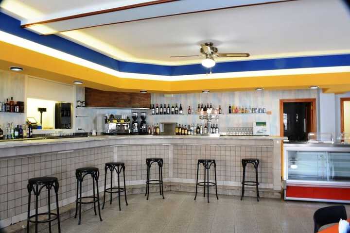 Lounge 50 of 55