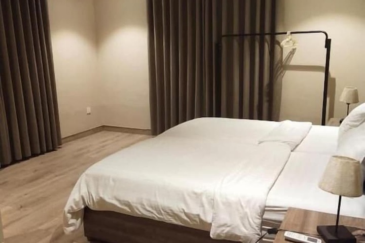 Room 16 of 27