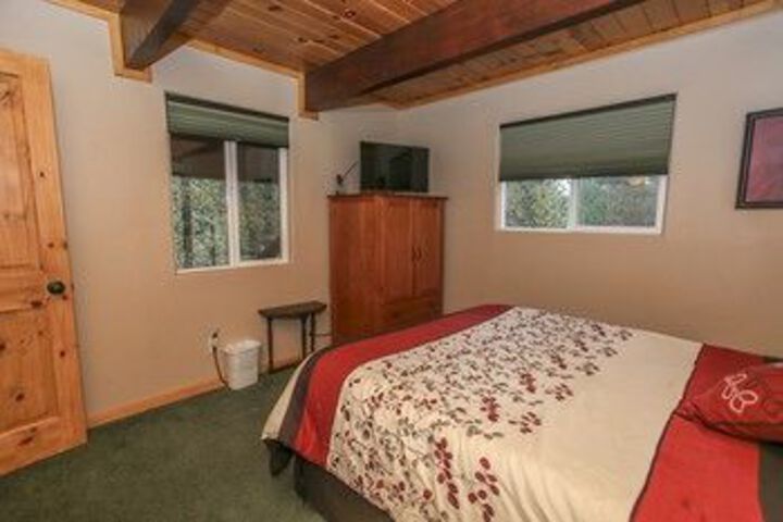 Room 10 of 32