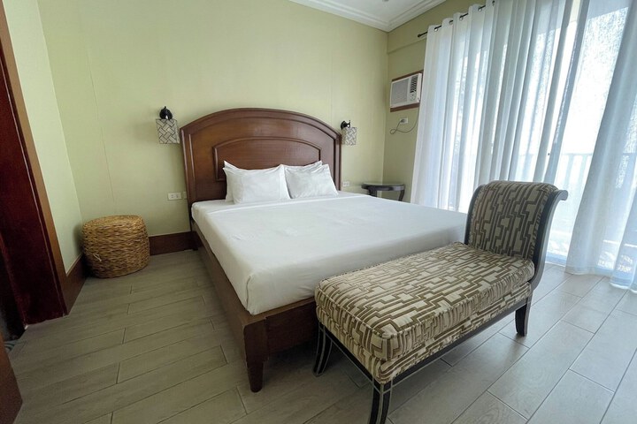Room 33 of 70