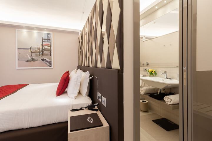 Room 46 of 142