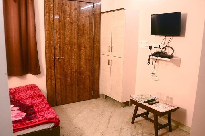 Room 10 of 20