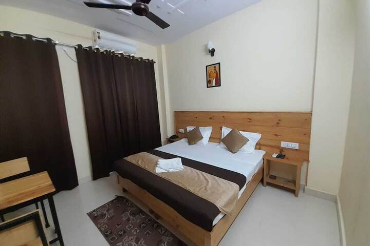 Room 15 of 33