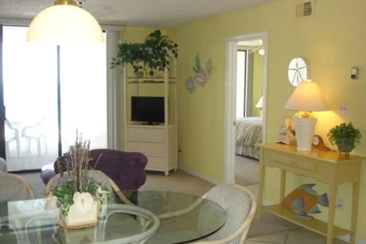Room 4 of 17