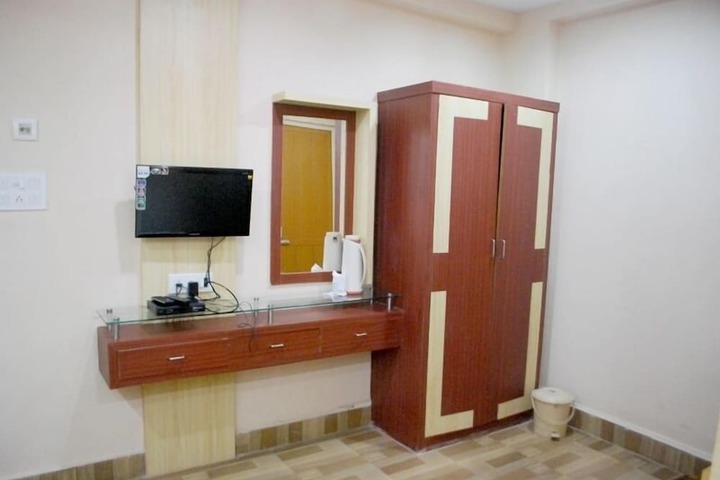Room 12 of 13