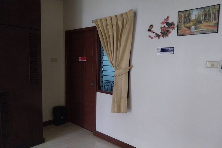 Room 33 of 89