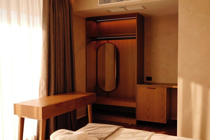 Room 3 of 37