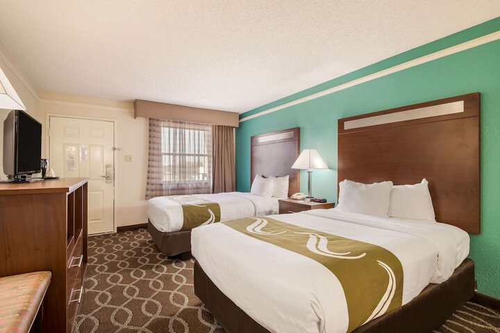 2 Double Beds (11 of 12)