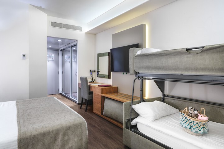 Room 28 of 154