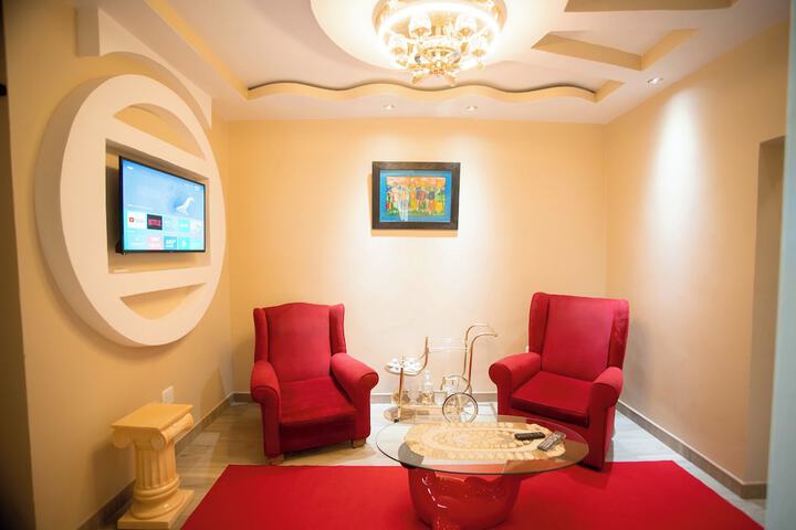 Lounge 22 of 23