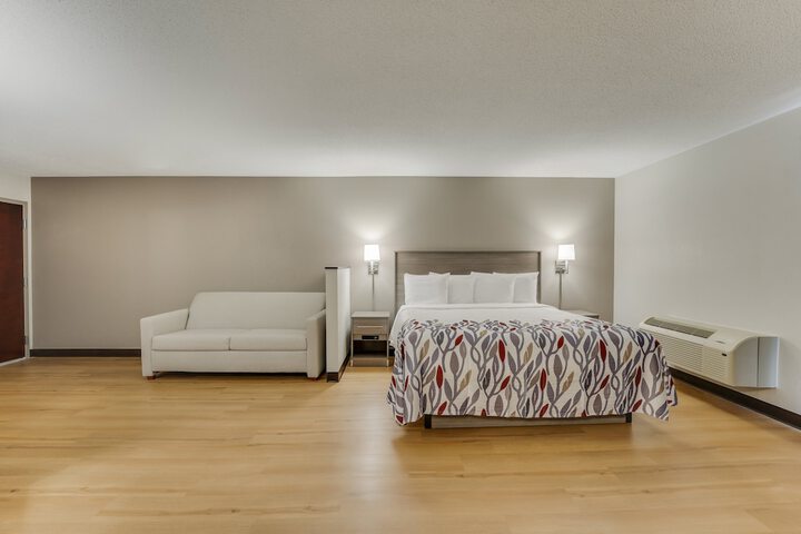 Standard King Bed Accessible (18 of 24)