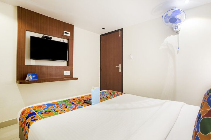 Room 13 of 36