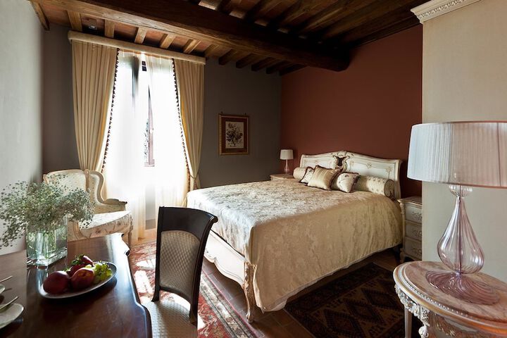 Room 10 of 81