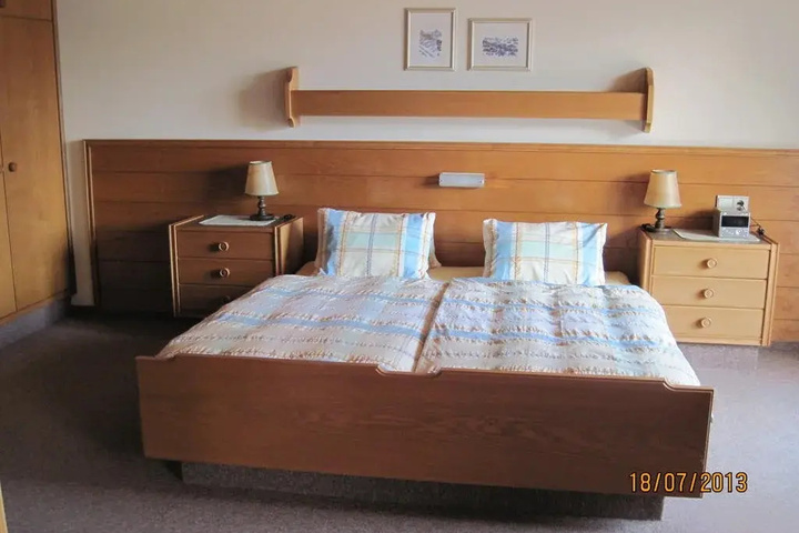 Room 6 of 17