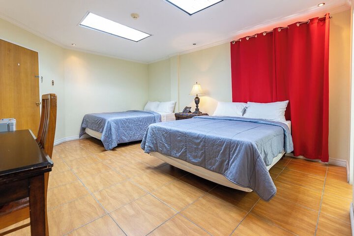Room 4 of 20