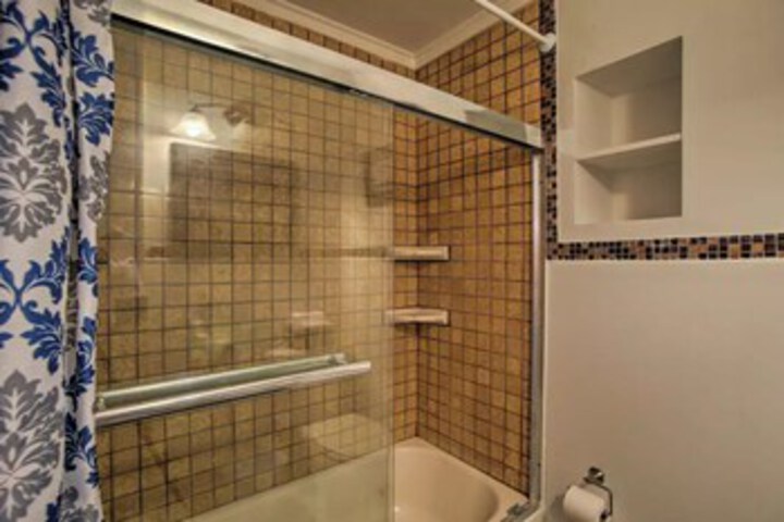Room 3 of 27