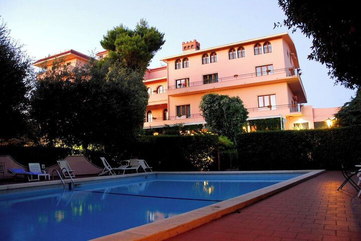 Hotel 43 of 48