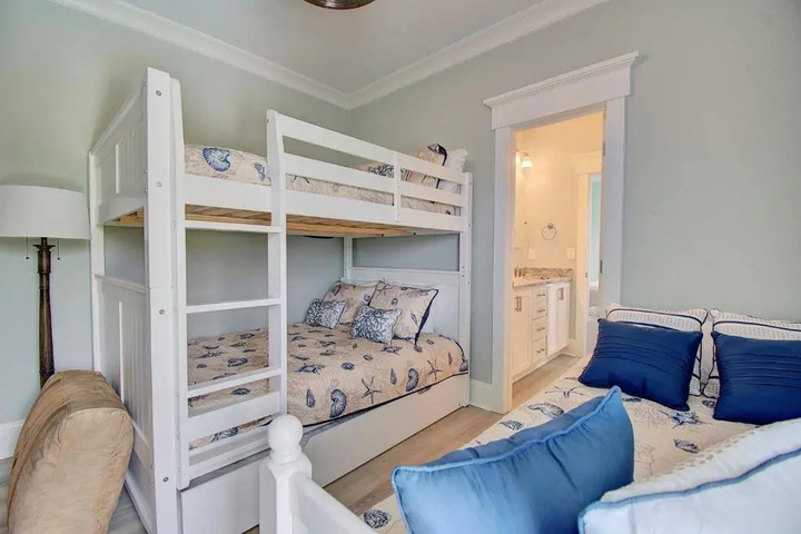 Room 6 of 27